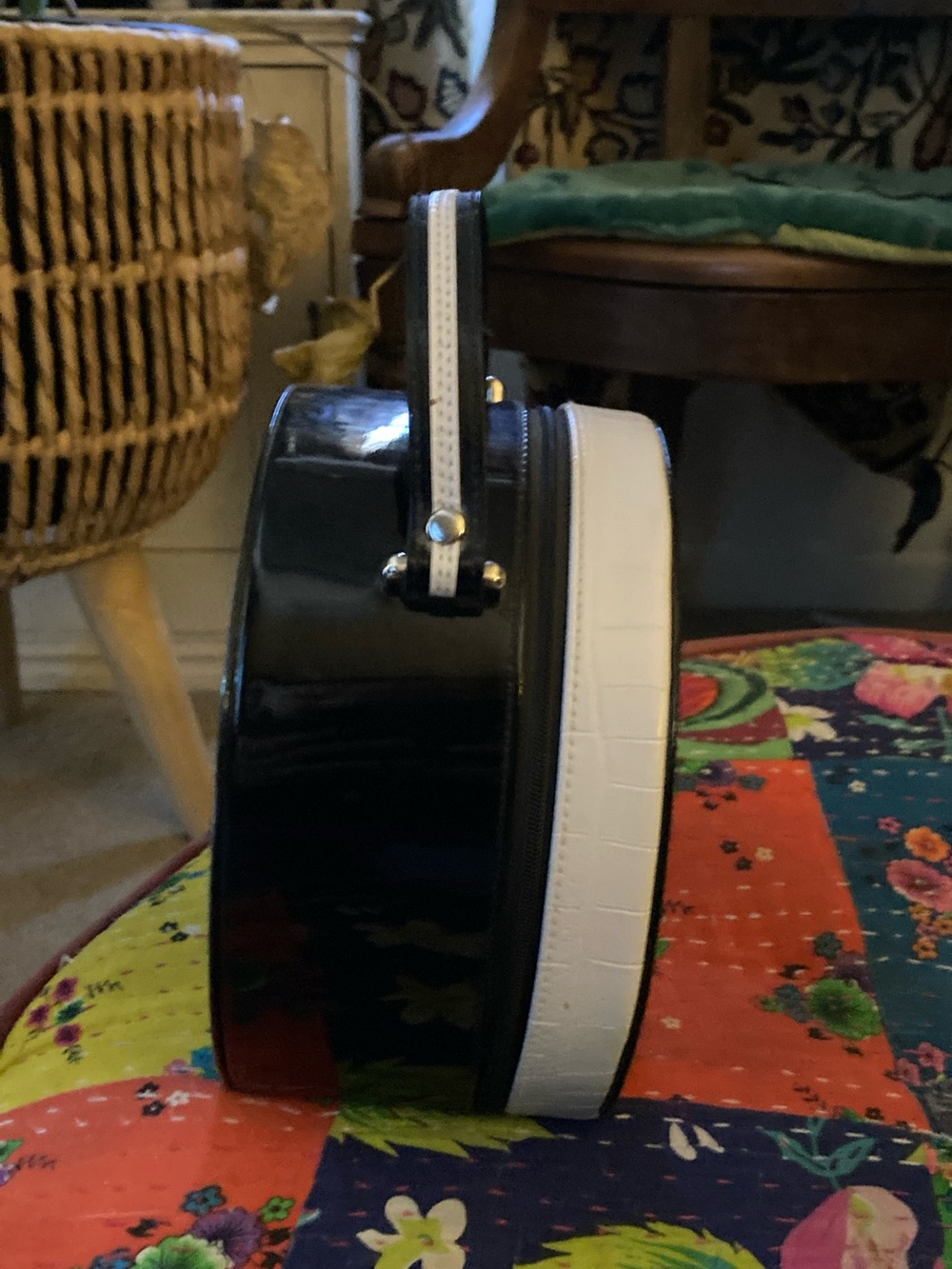 Mini patent Leather Hat Box Bag - Picture 3 of 14